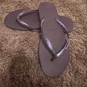 ❗️SOLD❗️NWOT Havaianas Aubergine & Silver Metallic Slim Women’s Flip-Flop